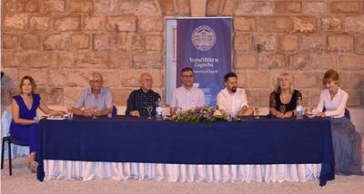 2022_slavisticka skola_stol