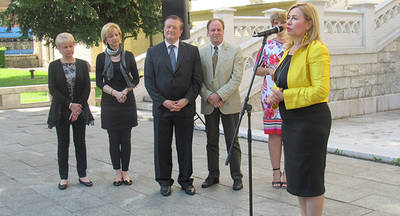 Solarna klupa_predstavljanje ispred Rektorata_2016